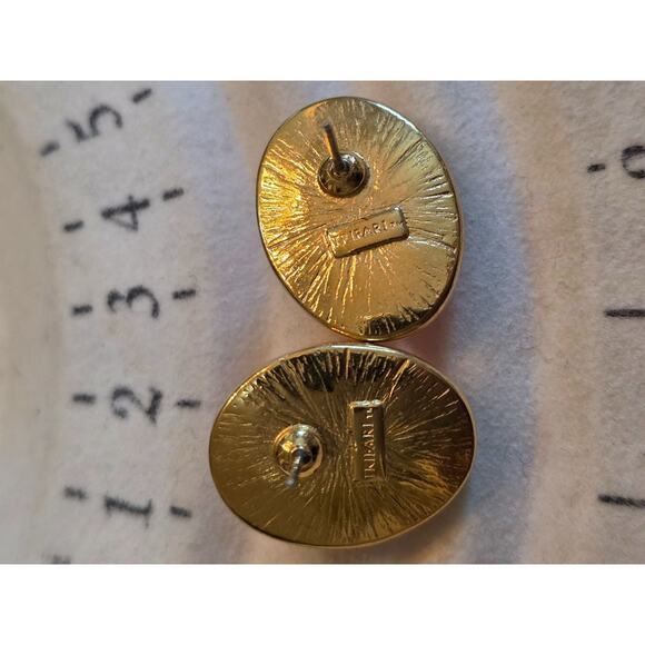 Trifari Oval Pink Glass & Gold Tone Earring - Picture 5 of 6